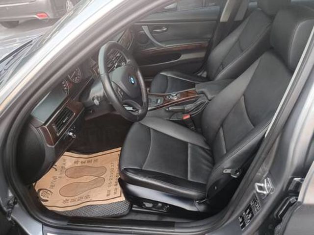 BMW寶馬 320I SEDAN ZA  第8張相片