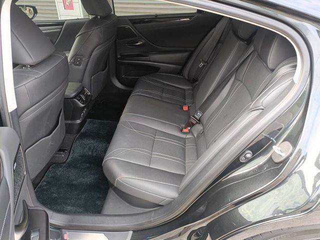 LEXUS凌志 ES300H  第9張相片