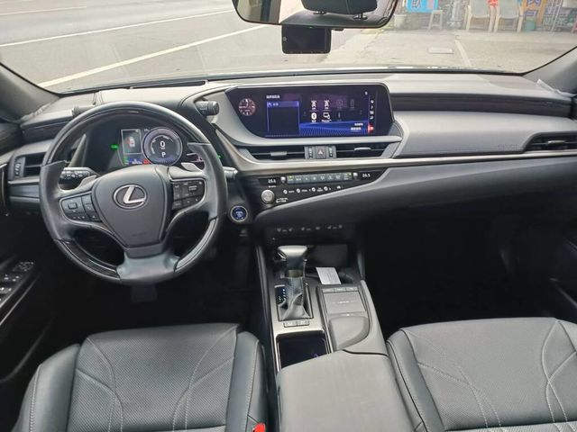 LEXUS凌志 ES300H  第10張相片