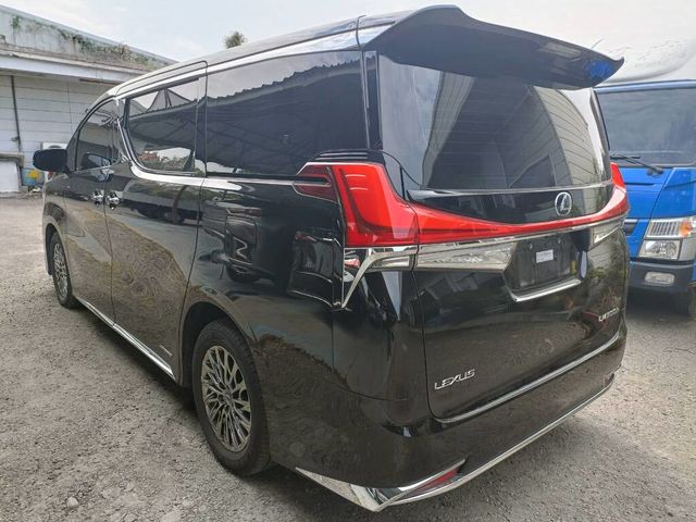 LEXUS凌志 LM300H  第4張相片