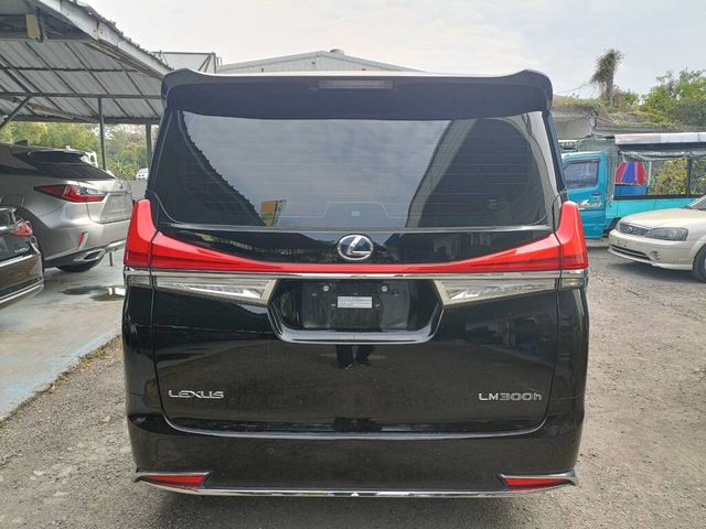 LEXUS凌志 LM300H  第5張相片