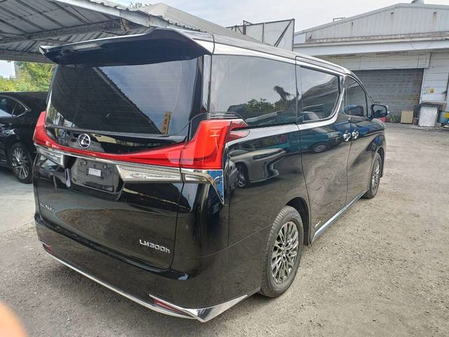 LEXUS凌志 LM300H  第6張相片