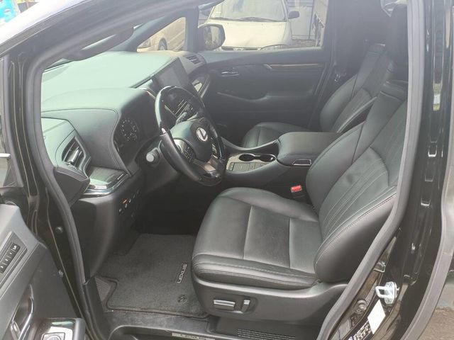 LEXUS凌志 LM300H  第8張相片