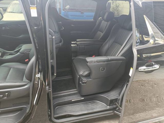 LEXUS凌志 LM300H  第9張相片