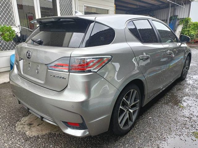 LEXUS凌志 CT200H  第6張相片