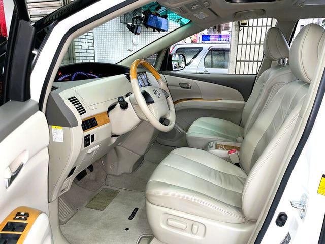 Toyota  Previa  第8張相片