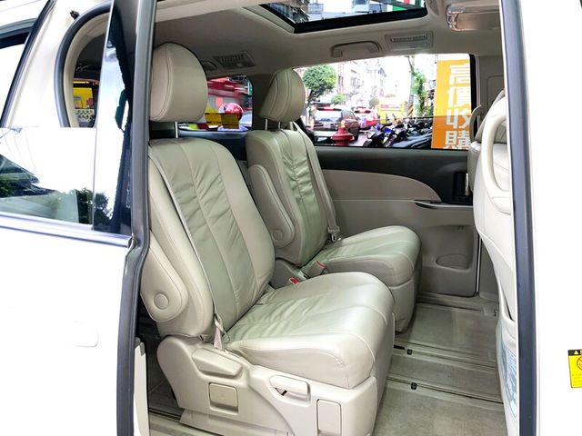 Toyota  Previa  第13張相片