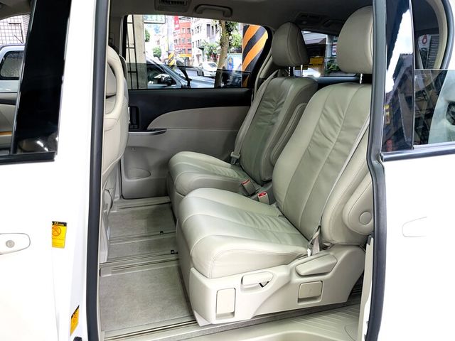 Toyota  Previa  第18張相片