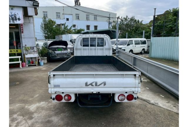 2024年 KIA 卡旺 2.5L 自排 柴油 超優質貨車  第5張相片