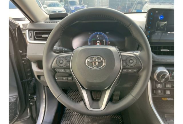Toyota RAV4  第10張相片