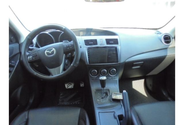 Mazda MAZDA3  第8張相片