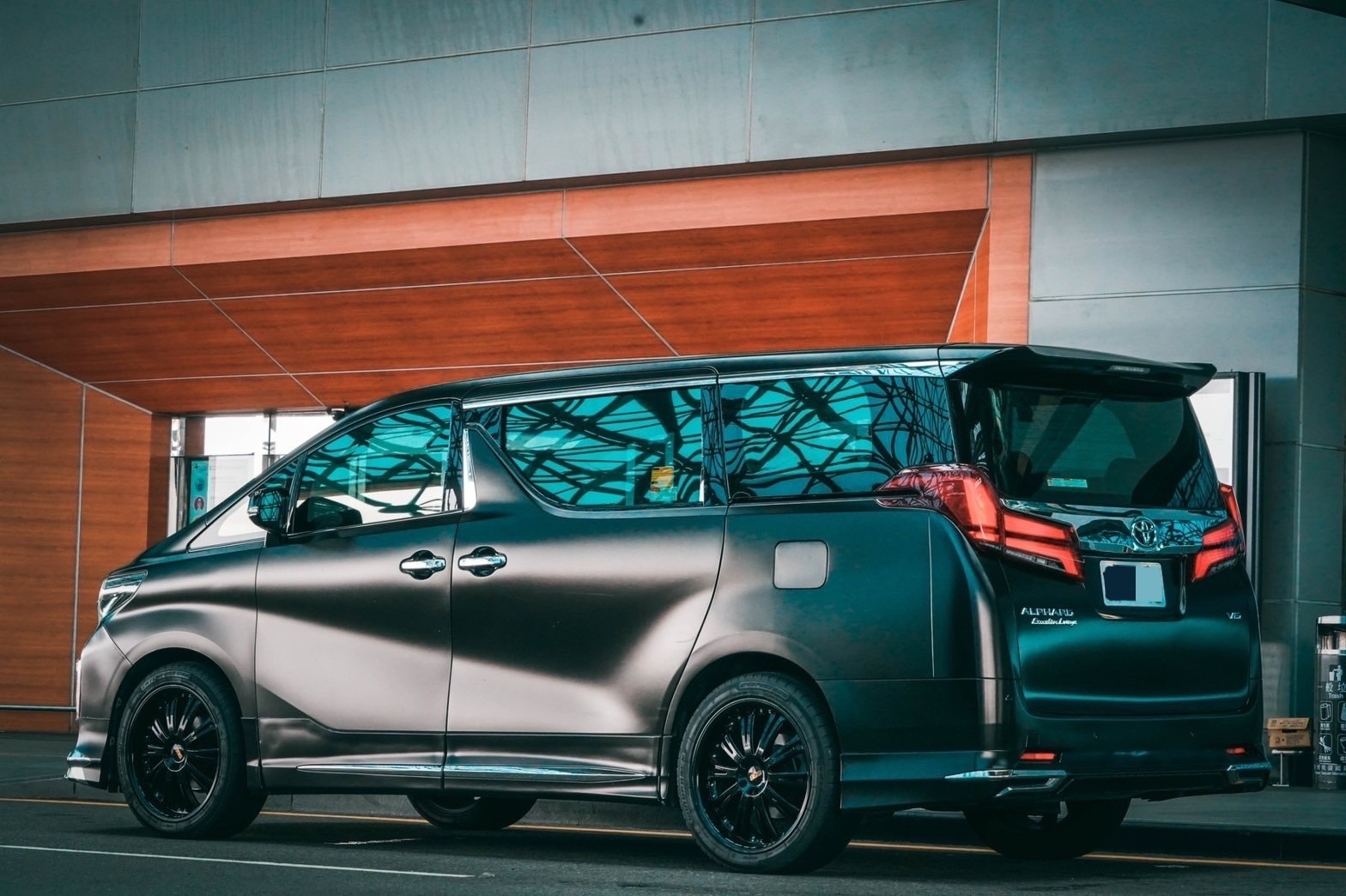 Toyota Alphard 2016 自排 3.5L   第2張相片