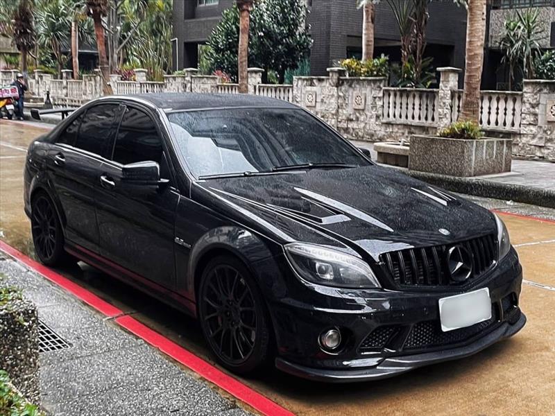 2008 BENZ C63AMG 卡夢引擎蓋 改裝大尾翼卡鉗 HK雙電熱椅  第3張相片
