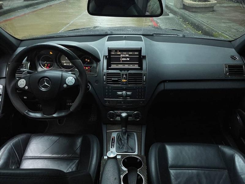 2008 BENZ C63AMG 卡夢引擎蓋 改裝大尾翼卡鉗 HK雙電熱椅  第4張相片