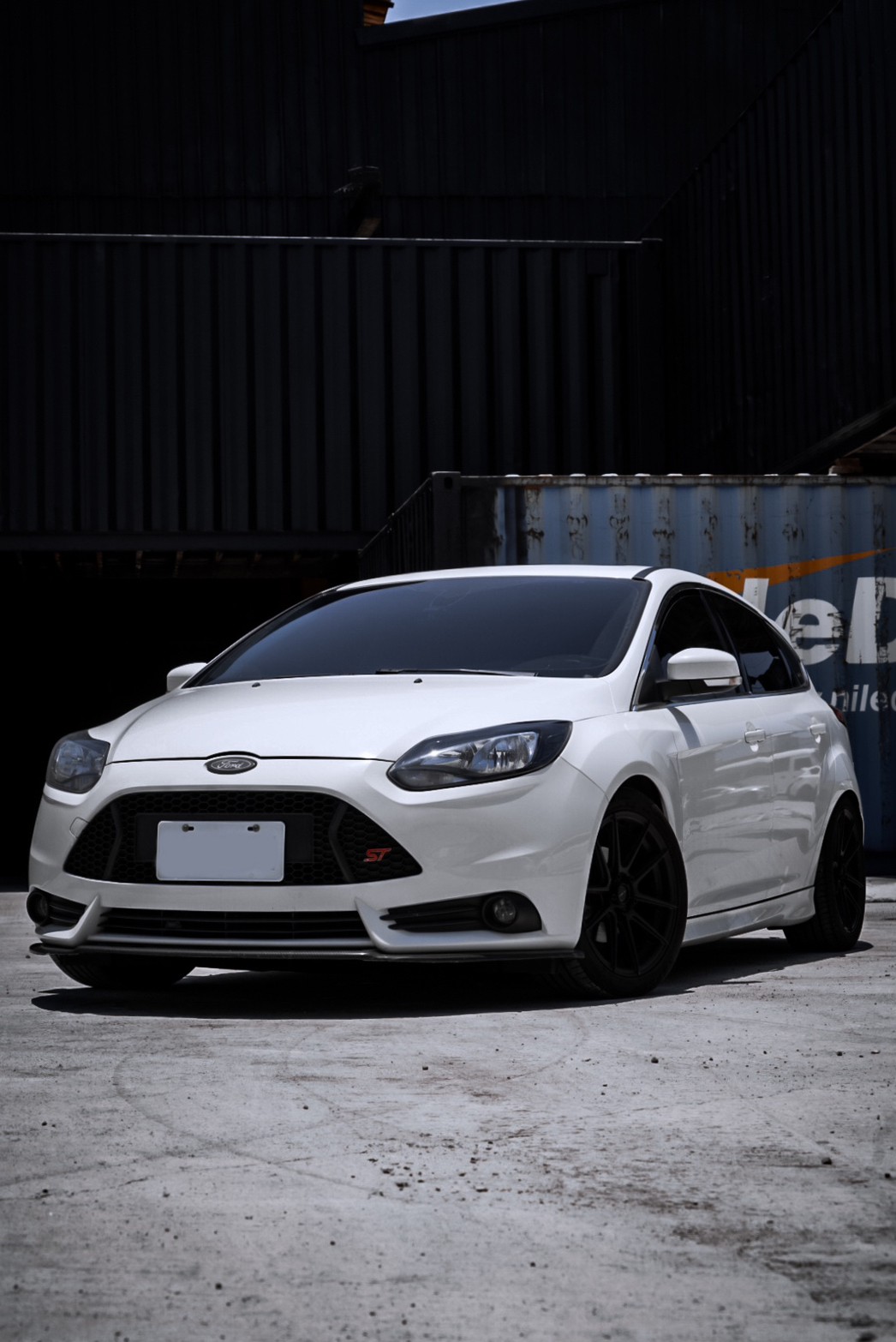 2013 Ford Focus 5D 2.0 方向盤快控鍵 恆溫空調 電動折疊後視鏡 CD音響主機 MP3播放功能 藍牙通訊  第1張相片