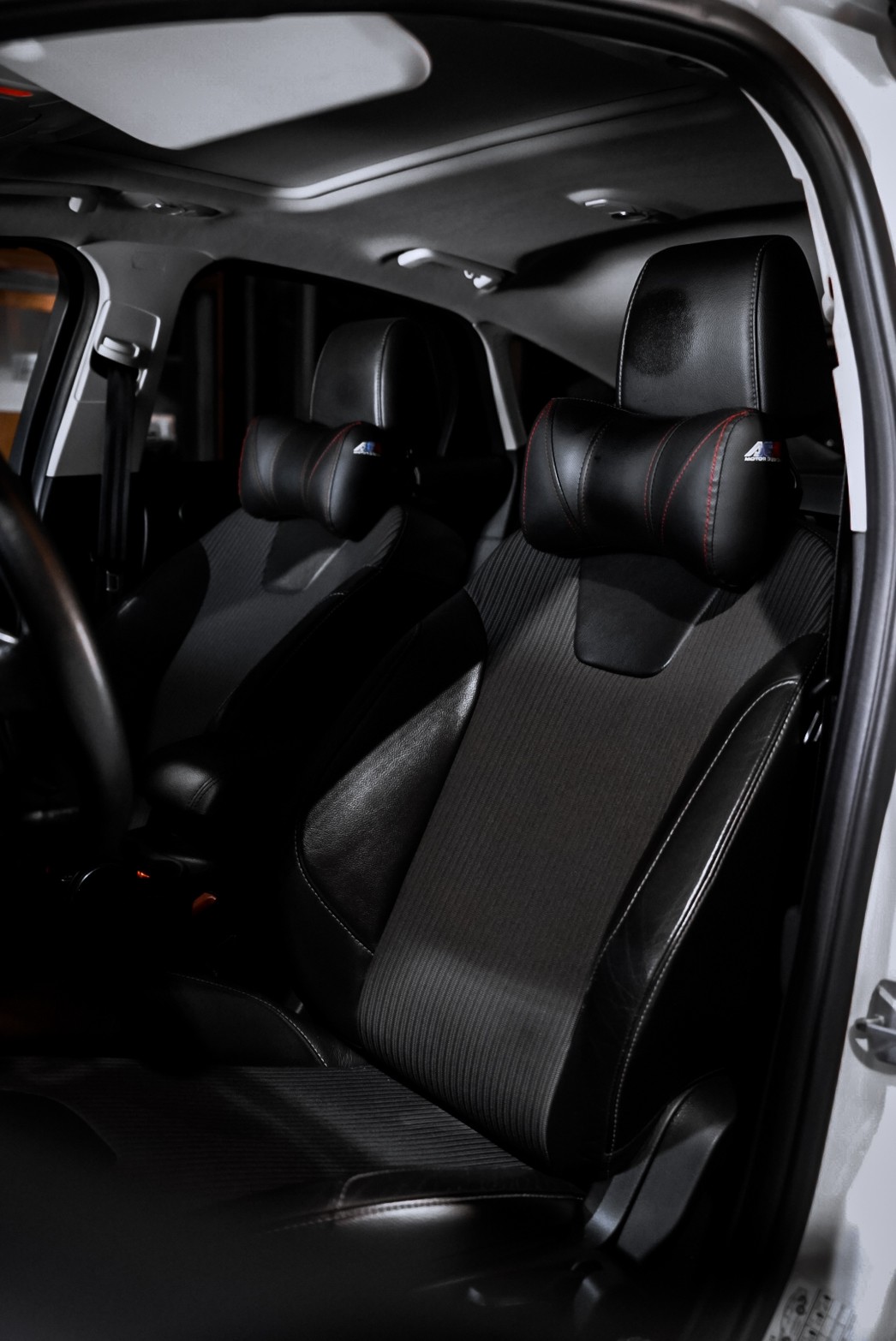 2013 Ford Focus 5D 2.0 方向盤快控鍵 恆溫空調 電動折疊後視鏡 CD音響主機 MP3播放功能 藍牙通訊  第3張相片