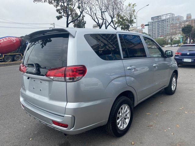 18年~最霸氣的商用休旅車  第11張相片
