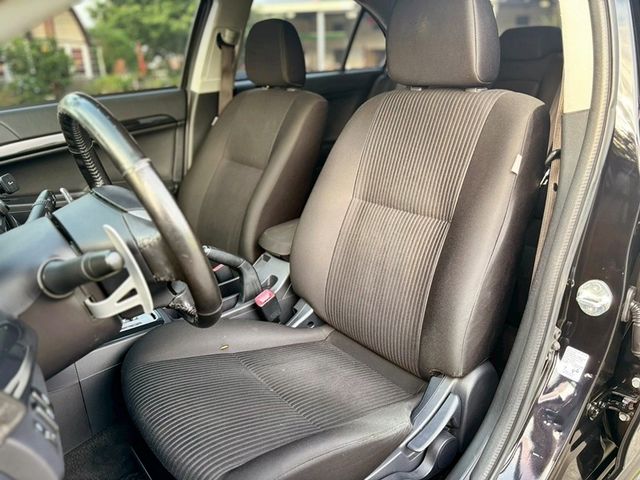 Mitsubishi Lancer  第8張相片