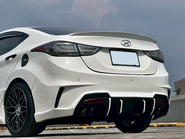 Hyundai Elantra  第5張相片