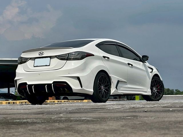 Hyundai Elantra  第6張相片