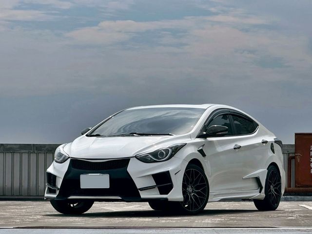 Hyundai Elantra  第8張相片