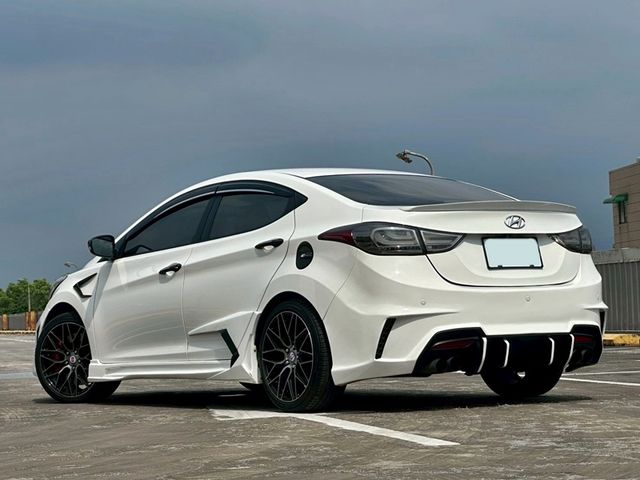 Hyundai Elantra  第9張相片