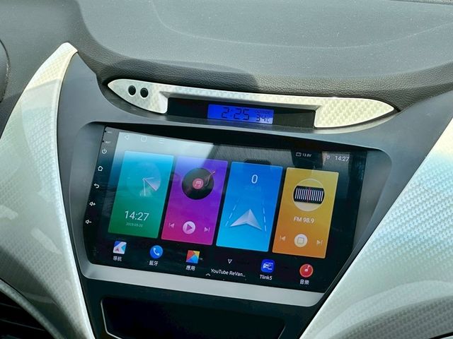 Hyundai Elantra  第10張相片