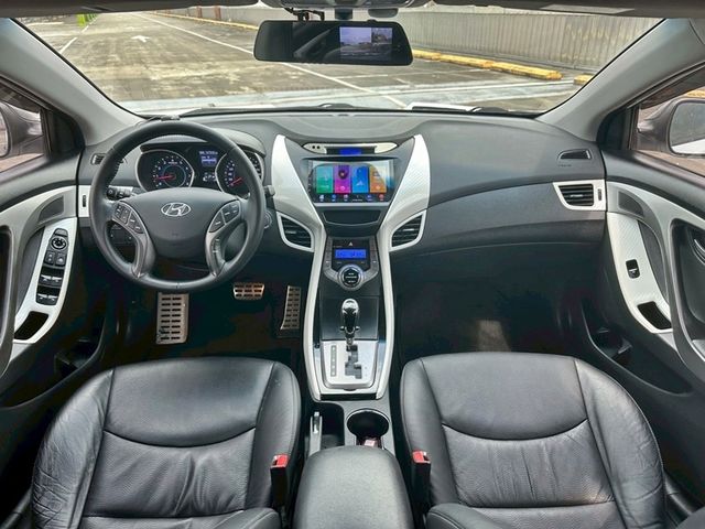 Hyundai Elantra  第14張相片
