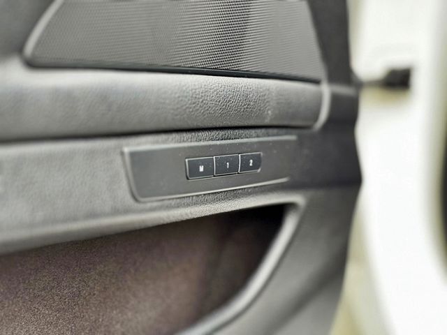 售2011年 F11 520D 旅行 白色 跑23萬 原鈑件 無待修 改M包 內寫一階晶片 配合鑑定試車全額貸 桃園八德 0987707884汪  第10張相片