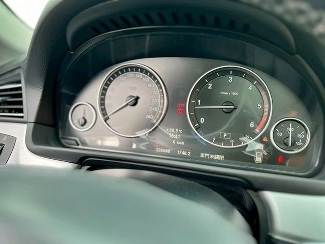 售2011年 F11 520D 旅行 白色 跑23萬 原鈑件 無待修 改M包 內寫一階晶片 配合鑑定試車全額貸 桃園八德 0987707884汪  第16張相片