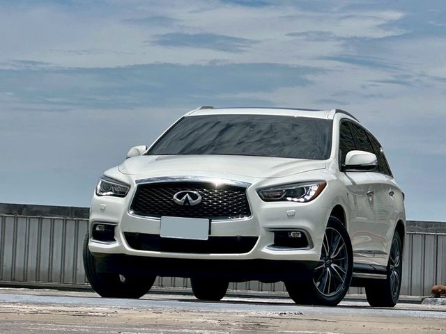 售2017年 INFINITI QX60 旗艦AWD 七人座 白色 跑4.7萬 原鈑件 無待修 可認證 ACC 全景 桃園八德 0987707884汪  第2張相片