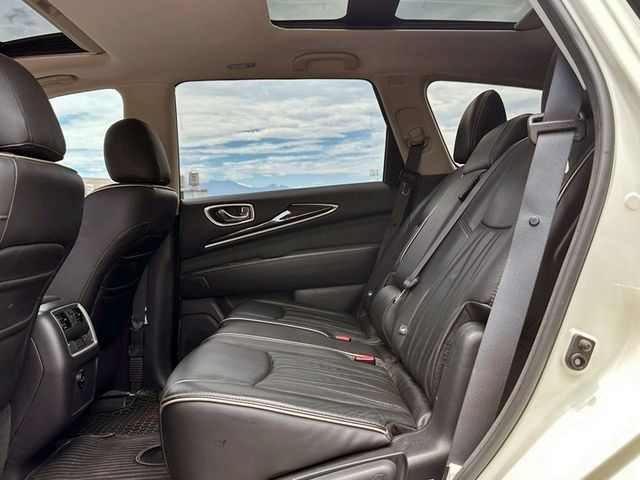 售2017年 INFINITI QX60 旗艦AWD 七人座 白色 跑4.7萬 原鈑件 無待修 可認證 ACC 全景 桃園八德 0987707884汪  第17張相片
