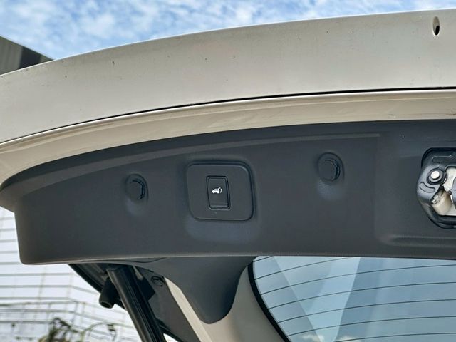 售2017年 INFINITI QX60 旗艦AWD 七人座 白色 跑4.7萬 原鈑件 無待修 可認證 ACC 全景 桃園八德 0987707884汪  第21張相片