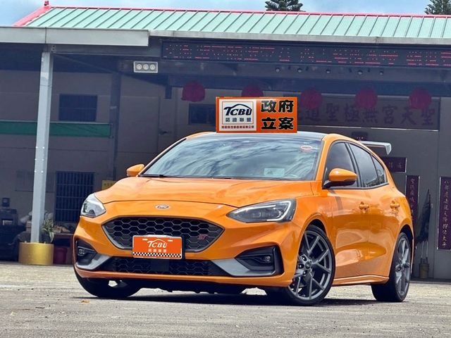 售2020年 FOCUS ST 2.3T 可認證 跑10萬 引擎蓋.可拆式水箱架更換 無待修 配合鑑定試車全額貸  桃園八德  0987707884汪  第1張相片