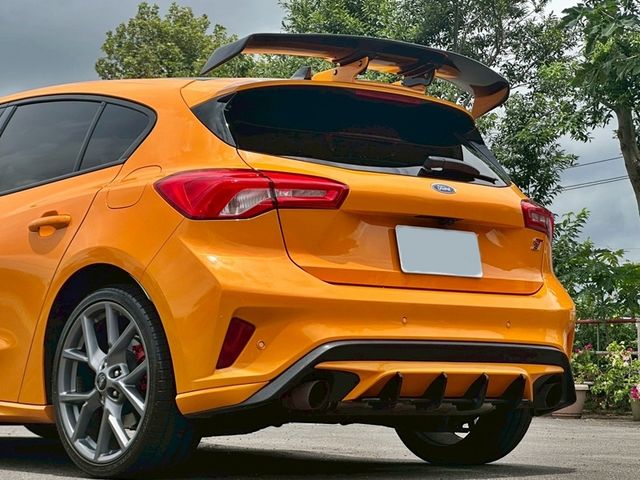 售2020年 FOCUS ST 2.3T 可認證 跑10萬 引擎蓋.可拆式水箱架更換 無待修 配合鑑定試車全額貸  桃園八德  0987707884汪  第5張相片