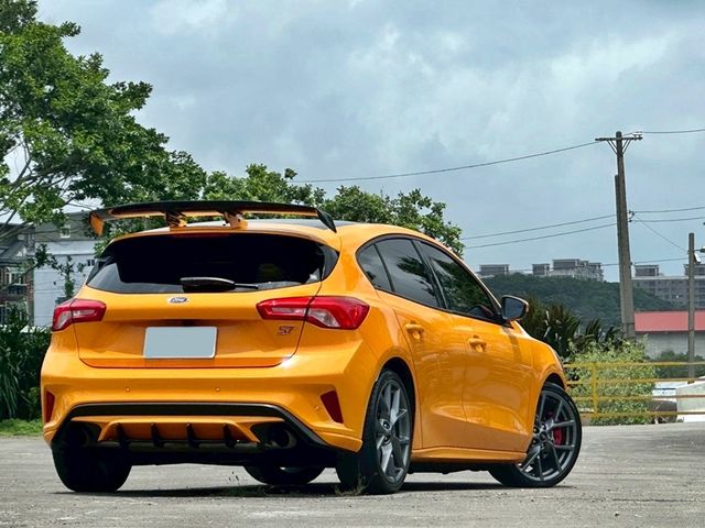 售2020年 FOCUS ST 2.3T 可認證 跑10萬 引擎蓋.可拆式水箱架更換 無待修 配合鑑定試車全額貸  桃園八德  0987707884汪  第8張相片