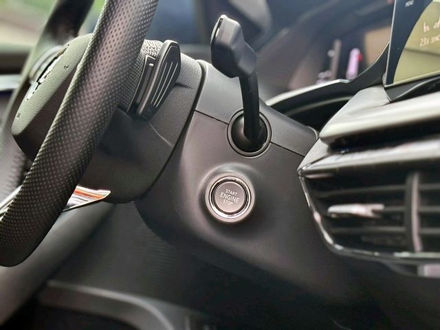 售2022年 SKODA OCTAVIA COMBI 2.0 4X4 原鈑件 跑3.2萬 原廠保固中 藍色 可認證 精品改裝 配合鑑定試車全額貸 桃園八德 0987707884汪  第9張相片