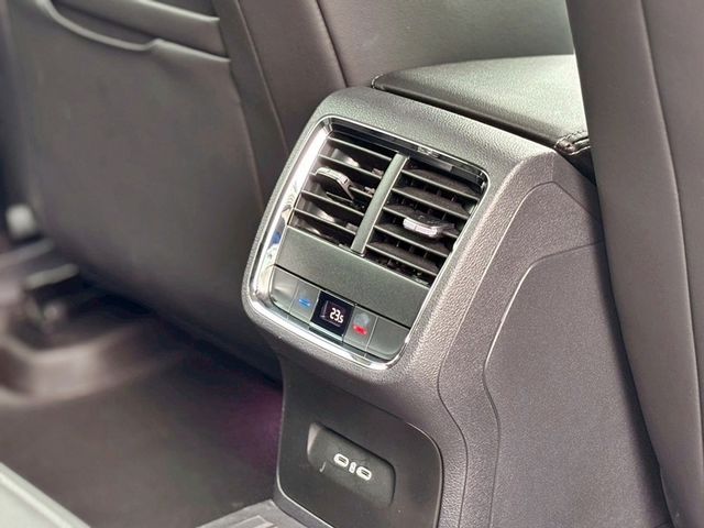 售2022年 SKODA OCTAVIA COMBI 2.0 4X4 原鈑件 跑3.2萬 原廠保固中 藍色 可認證 精品改裝 配合鑑定試車全額貸 桃園八德 0987707884汪  第11張相片