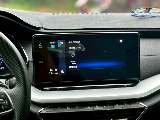 售2022年 SKODA OCTAVIA COMBI 2.0 4X4 原鈑件 跑3.2萬 原廠保固中 藍色 可認證 精品改裝 配合鑑定試車全額貸 桃園八德 0987707884汪  第14張相片