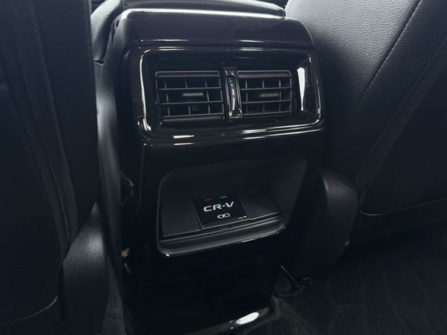 Honda 2024款  CR-V 1.5 Prestige 白色 屁股有小撞 不可認證 里程:1.3萬 無待修  0987707884 汪  第1張相片