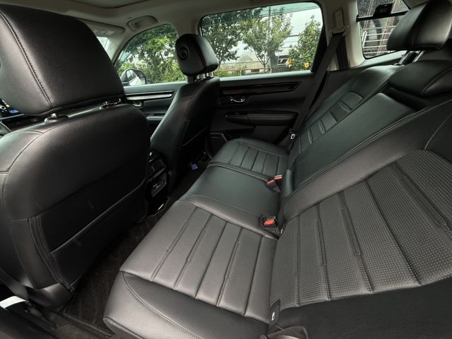 Honda 2024款  CR-V 1.5 Prestige 白色 屁股有小撞 不可認證 里程:1.3萬 無待修  0987707884 汪  第3張相片
