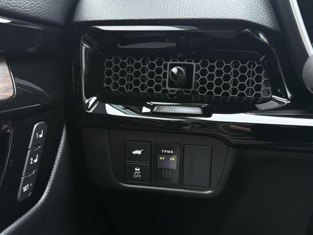 Honda 2024款  CR-V 1.5 Prestige 白色 屁股有小撞 不可認證 里程:1.3萬 無待修  0987707884 汪  第18張相片