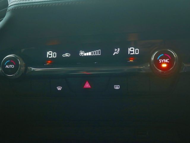 Mazda 2023款   Mazda 3 4D 20S Signature白色  認證車 里程:4.9萬 無待修  0987707884 汪  第1張相片