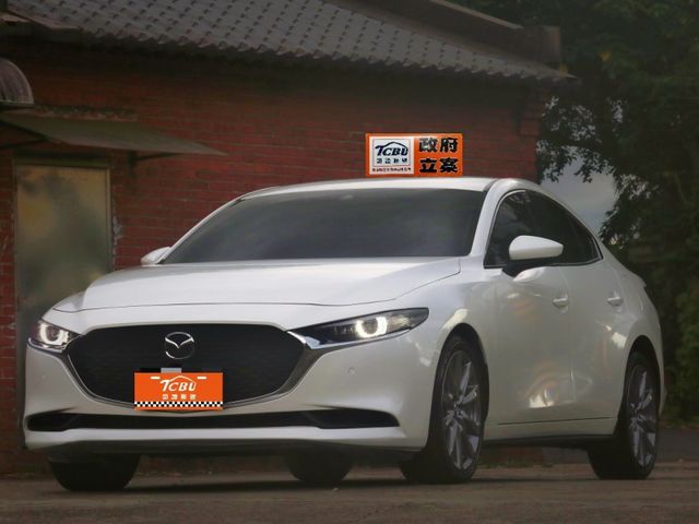 Mazda 2023款   Mazda 3 4D 20S Signature白色  認證車 里程:4.9萬 無待修  0987707884 汪  第4張相片
