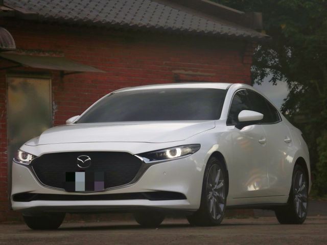 Mazda 2023款   Mazda 3 4D 20S Signature白色  認證車 里程:4.9萬 無待修  0987707884 汪  第7張相片