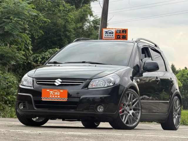Suzuki 2012款  Suzuki SX4 1.6 黑色 改裝品:升級19吋正鍛鋁圈.正BREMBO四活塞卡鉗.garage避震器.LED魚眼頭燈.12吋安卓機  里程:15萬 無待修  0987707884 汪  第4張相片