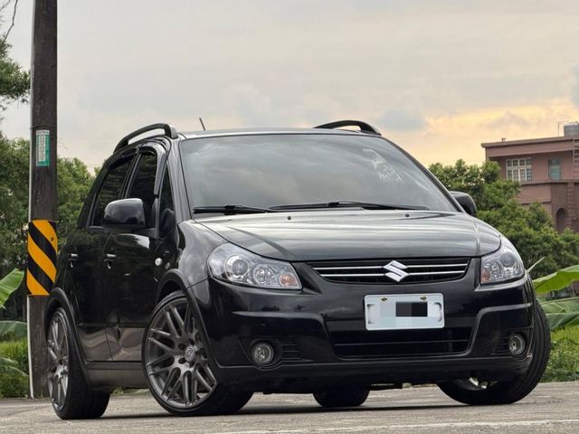 Suzuki 2012款  Suzuki SX4 1.6 黑色 改裝品:升級19吋正鍛鋁圈.正BREMBO四活塞卡鉗.garage避震器.LED魚眼頭燈.12吋安卓機  里程:15萬 無待修  0987707884 汪  第5張相片