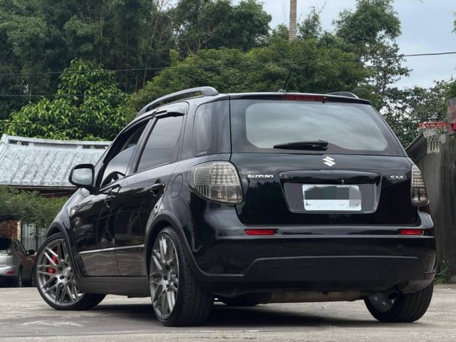 Suzuki 2012款  Suzuki SX4 1.6 黑色 改裝品:升級19吋正鍛鋁圈.正BREMBO四活塞卡鉗.garage避震器.LED魚眼頭燈.12吋安卓機  里程:15萬 無待修  0987707884 汪  第6張相片