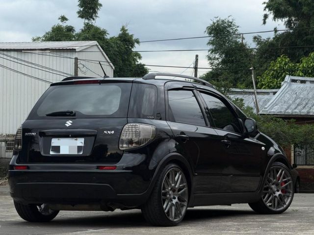 Suzuki 2012款  Suzuki SX4 1.6 黑色 改裝品:升級19吋正鍛鋁圈.正BREMBO四活塞卡鉗.garage避震器.LED魚眼頭燈.12吋安卓機  里程:15萬 無待修  0987707884 汪  第8張相片