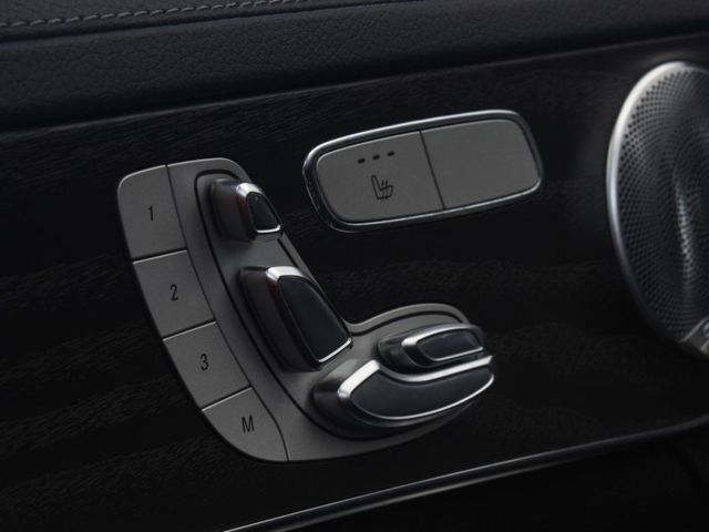 Mercedes-Benz 2014款  C300 4MATIC AMG 白色 原鈑件 認證車 里程:12.6萬 無待修  0987707884 汪  第15張相片